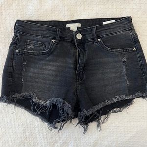 H&M black distressed short